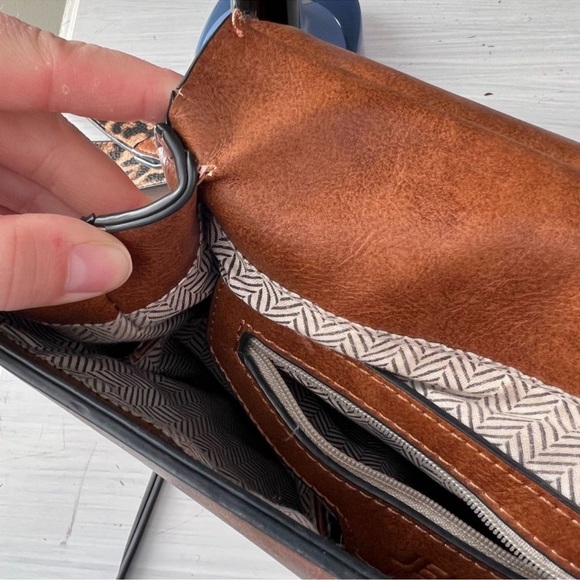 Jenn & CO Bailey Brown Vegan Leather Crossbody Bag Leopard Print Strap - Picture 9 of 11